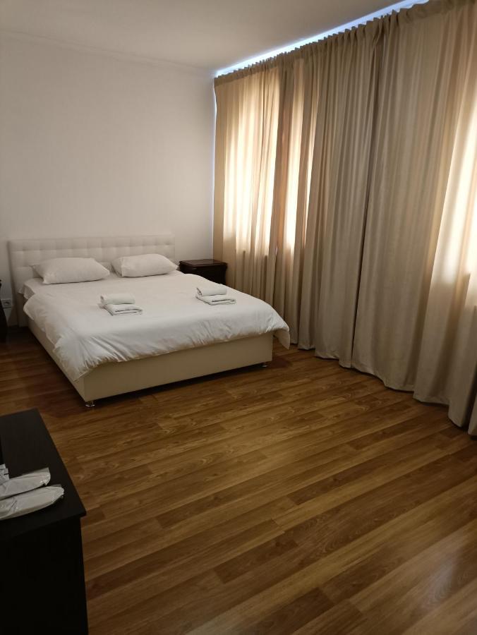 Mirage Hotel Chernivtsi Ngoại thất bức ảnh