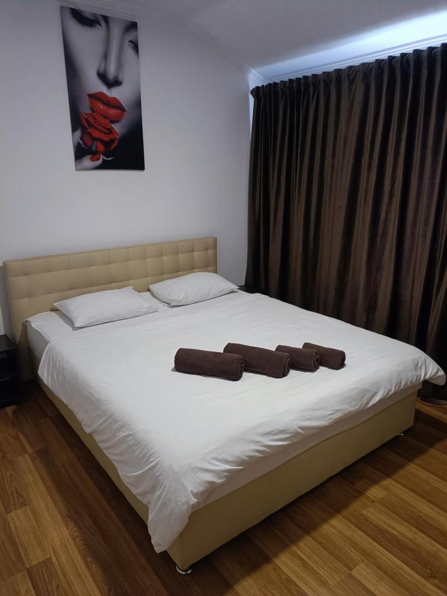 Mirage Hotel Chernivtsi Ngoại thất bức ảnh