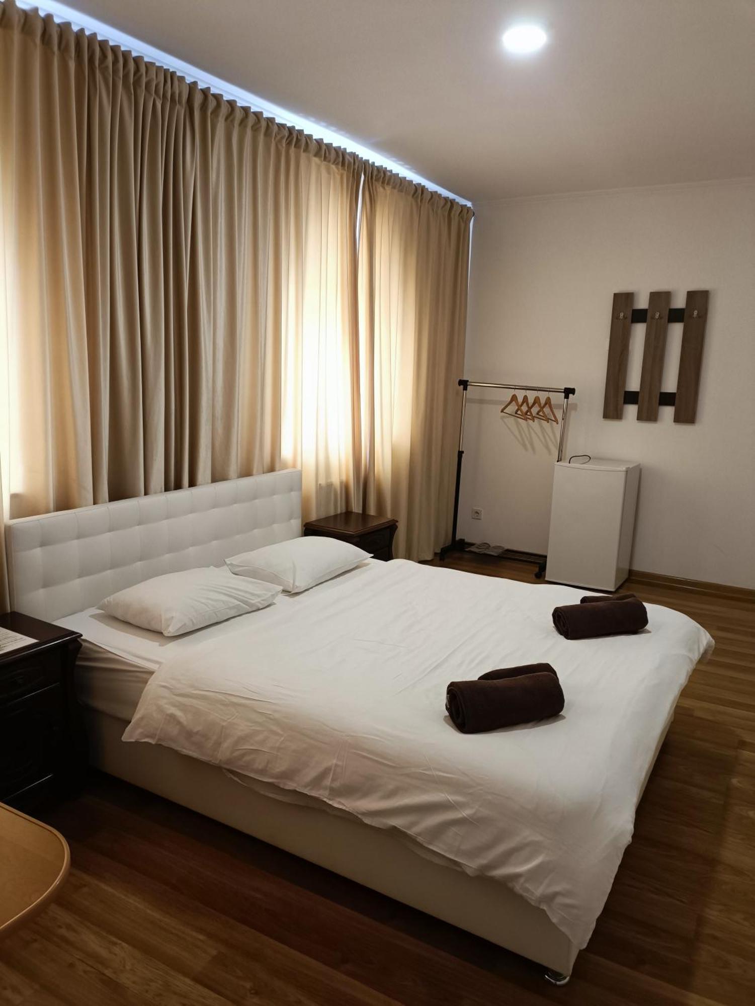 Mirage Hotel Chernivtsi Ngoại thất bức ảnh