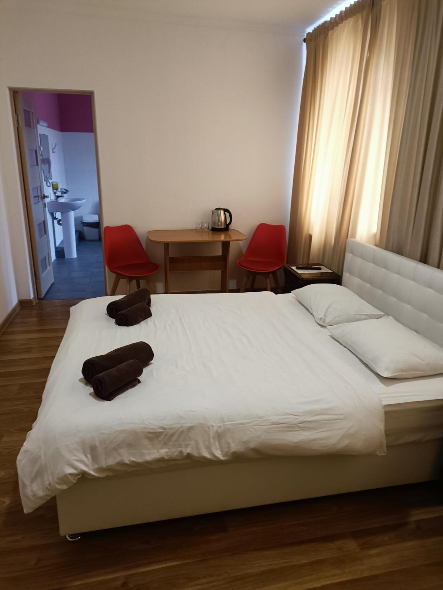 Mirage Hotel Chernivtsi Ngoại thất bức ảnh