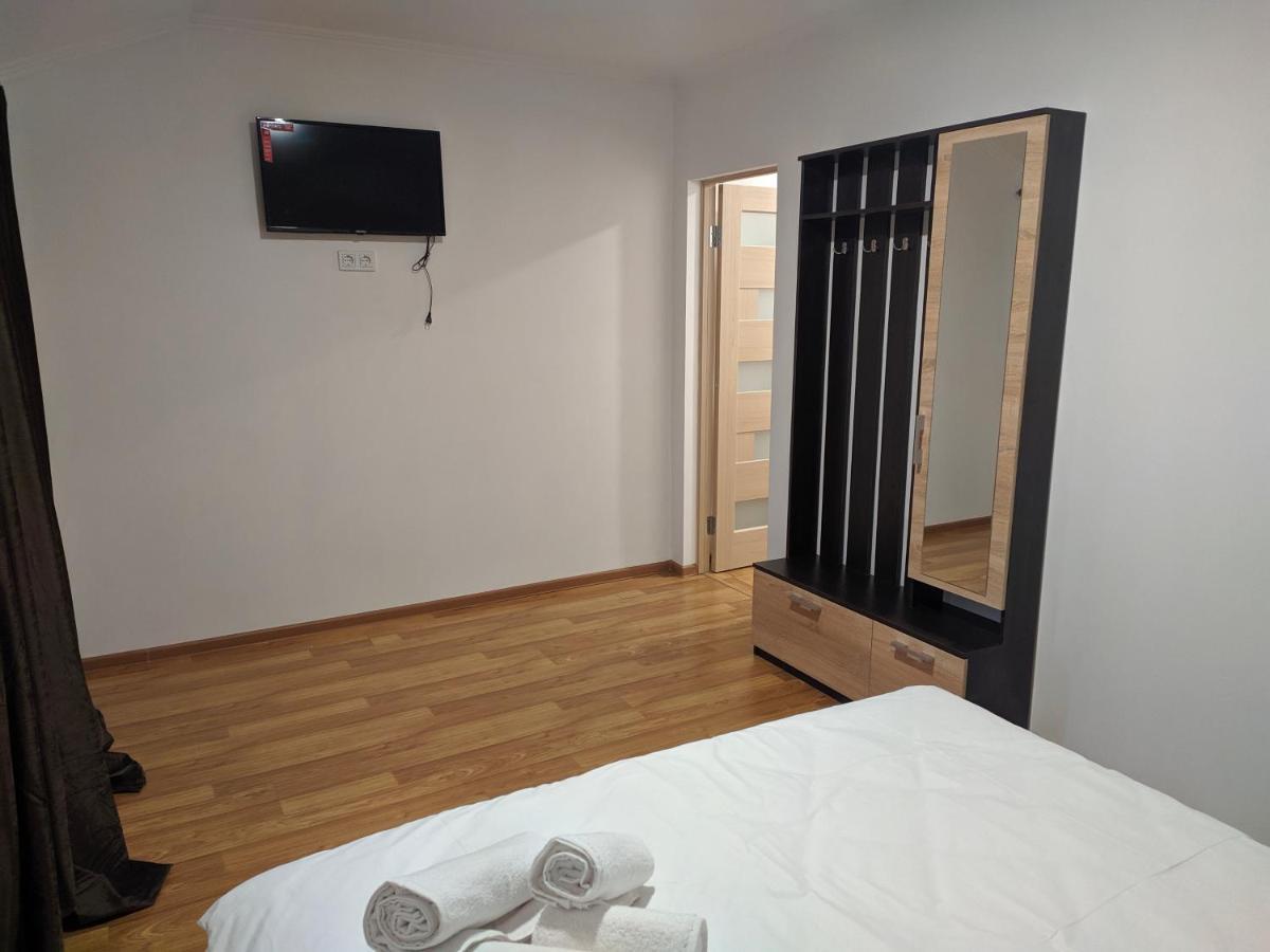 Mirage Hotel Chernivtsi Ngoại thất bức ảnh