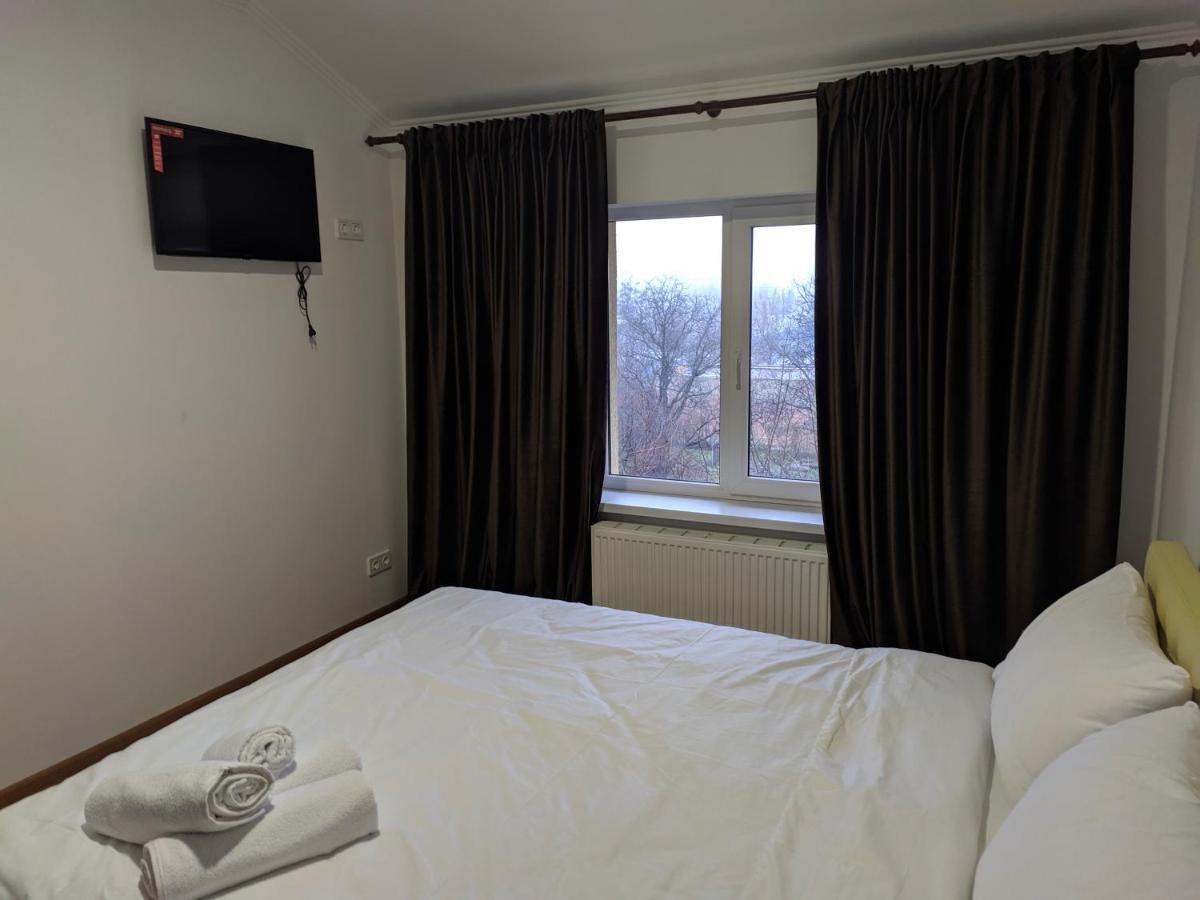 Mirage Hotel Chernivtsi Ngoại thất bức ảnh