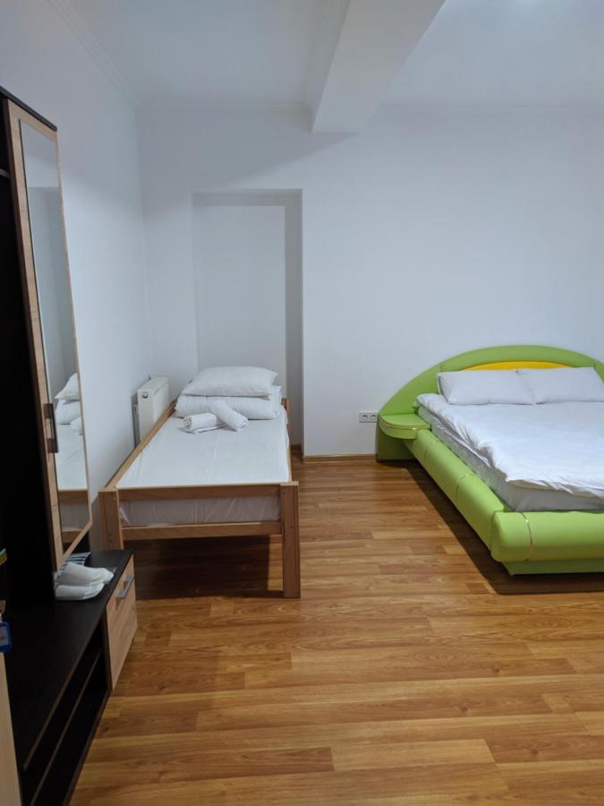 Mirage Hotel Chernivtsi Ngoại thất bức ảnh
