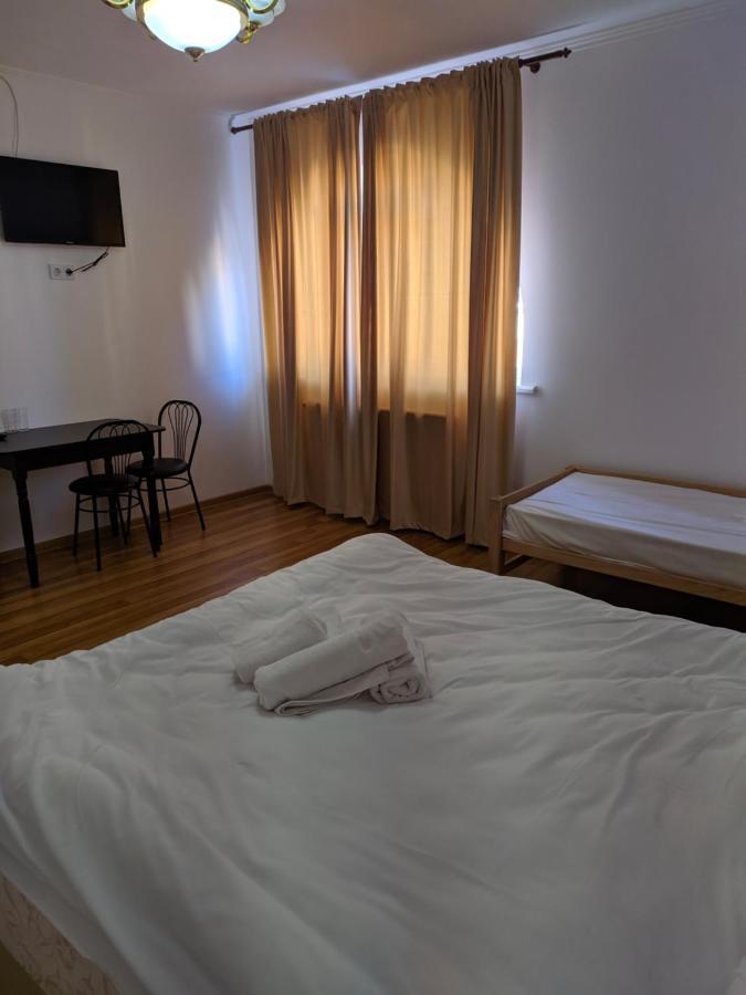 Mirage Hotel Chernivtsi Ngoại thất bức ảnh
